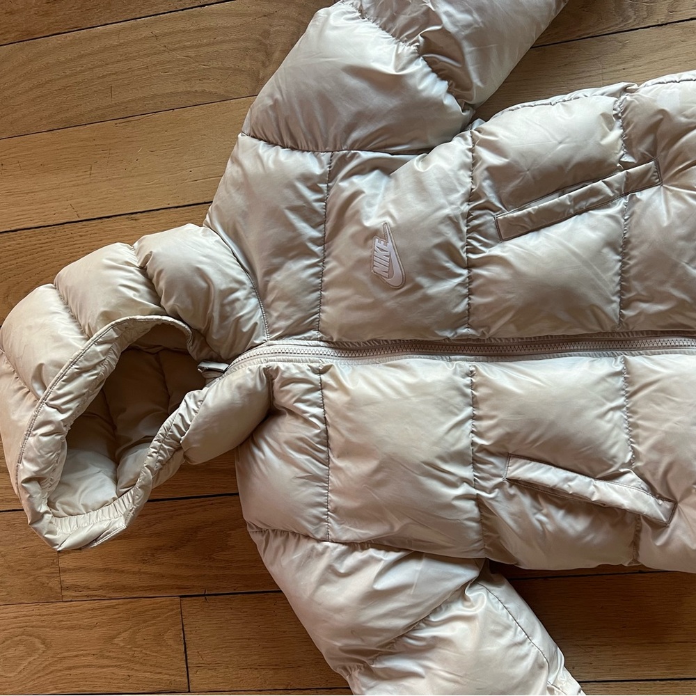 Nike Cream Puffer Coat- kids size 8yr SUPER WARM